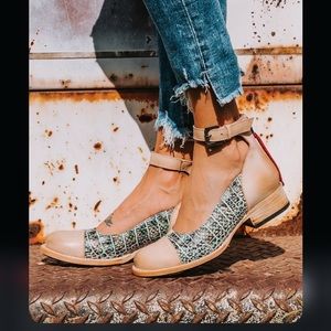 Freebird Discontinued Marilyn, Turquoise Multi, Size 9